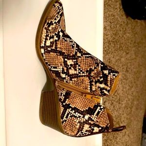 I am selling a short boot size 6 1/2 and the brand is time and true.